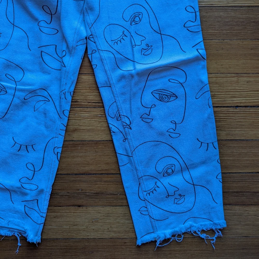 Abstract Face Print White Jeans - Picture 3 of 12